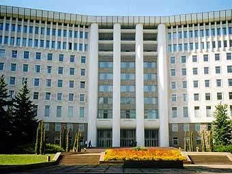 Здание парламента Молдавии. Фото пользователя Serhiodudnic с сайта wikipedia.org