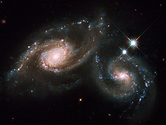 Сталкивающиеся галактики Arp 274. Фото NASA
