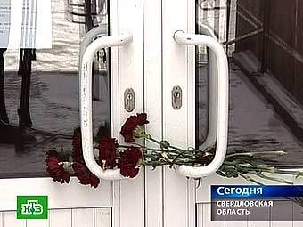 Вход на дискотеку в Первоуральске. Кадр телеканала НТВ