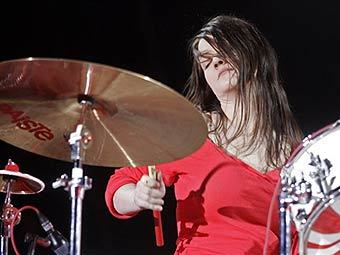 Барабанщица The White Stripes породнится с Патти Смит