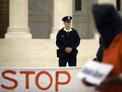 Акция противников пыток в Вашингтоне. Фото (c)AFP