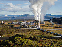Геотермальная электростанция в Исландии. Фото пользователя Fir0002 с сайта wikipedia.org