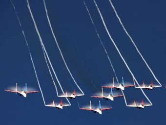 ����������� ���������� ����� "������� ������" � "������" �� ����-2005. ���� � ����� www.aviasalon.com