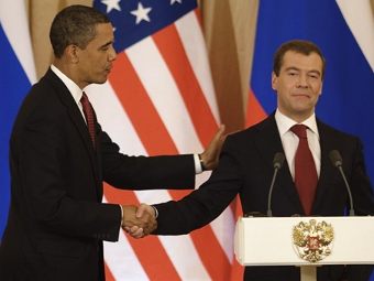 Барак Обама и Дмитрий Медведев на совместной пресс-конференции. Фото ©AFP