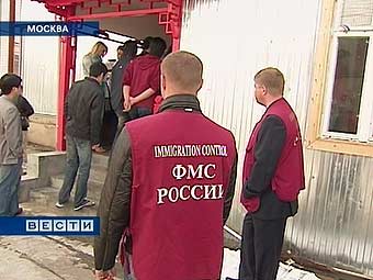 Проверка на Черкизовском рынке. Кадр телеканала "Россия"