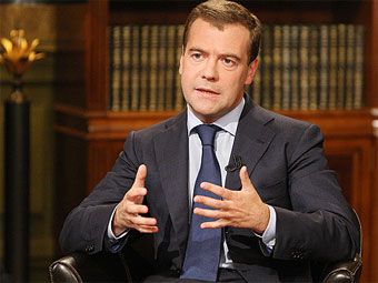 Дмитрий Медведев во время "Беседы с президентом" на НТВ. Фото пресс-службы главы РФ