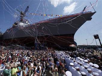 USS Jason Dunham во время торжественной церемонии. Фото ©AP