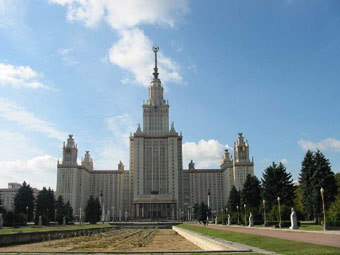 Главное здание МГУ. Фото с сайта msu.ru