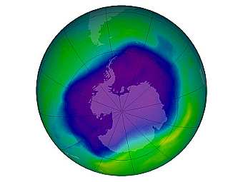 Озоновая дыра над Антарктикой. Иллюстрация NOAA