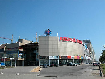 Дерзкая кража в Купчино: Из торгового центра унесли банкомат