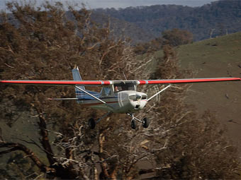 Cessna 150. ���� ������������ Fir0002 � ����� wikipedia.org