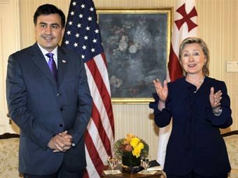 Михаил Саакашвили и Хиллари Клинтон. Фото ©AFP