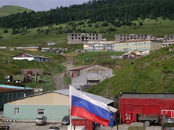 Поселок на Шикотане. Фото пользователя Hardscarf с сайта wikipedia.org