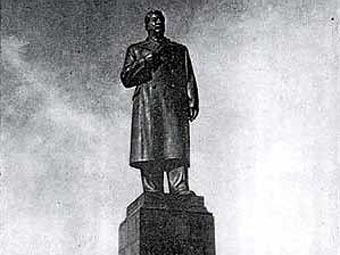 Памятник Сталину в Минске. Фото с сайта minsk-old-new.com