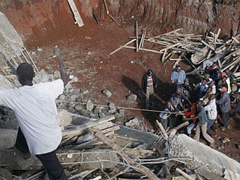 Фото газеты Daily Nation с места происшествия Фото газеты Daily Nation с места происшествия