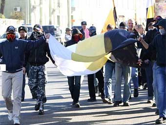 Участники "Русского марша" во Владивостоке, 2008 год. Фото Vl.Ru