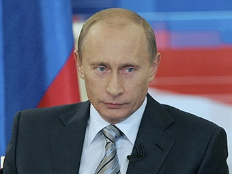 Владимир Путин во время "прямой линии" в 2008 году. Фото ©AFP