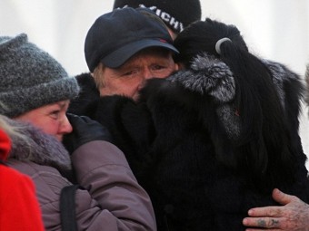 Родственники погибших в пожаре, фото ©AFP