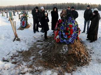 Похороны погибшего в результате пожара в Перми. Фото ©AFP