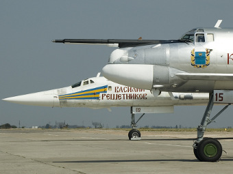 Бомбардировщики Ту-95МС и Ту-160. Фото Koen Hartkamp с сайта airlines.net