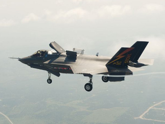 F-35B с задействованной системой STOVL. Фото с сайта jsf.mil