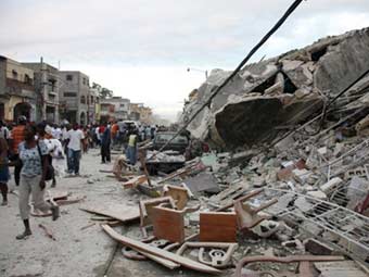 Под развалинами отеля на Гаити остались 200 человек