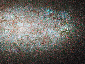  NGC 2976.  Hubble 