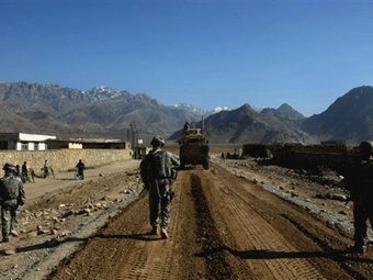 Американские военные в окрестностях базы Баграм. Архивное фото (c)AFP Американские военные в окрестностях базы Баграм. Архивное фото (c)AFP