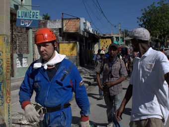 Российские спасатели на Гаити отправились на поиски соотечественника