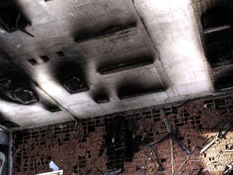 Последствия взрыва снаряда с белым фосфором в Газе. Фото (c)AFP Последствия взрыва снаряда с белым фосфором в Газе. Фото (c)AFP