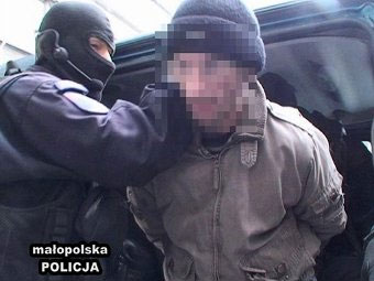 Суд выдал ордер на арест шведского участника кражи надписи "Arbeit Macht Frei"