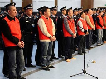 Приговоренные к смертной казни в китайском суде. Фото ©AP