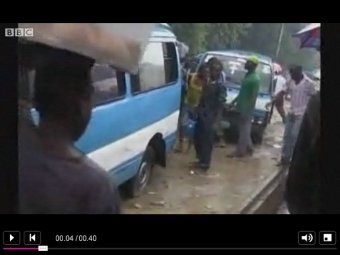 В Нигерии высоковольтный кабель упал на переполненный автобус