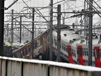 Выжившего в аварии поездов бельгийского машиниста допросит полиция
