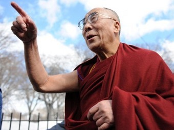 Далай-лама на выходе из Белого дома. Фото ©AFP