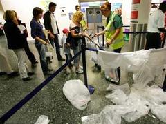 ЕС продлил срок запрета на провоз жидкостей в самолетах