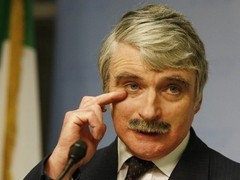 Министр обороны Ирландии ушел в отставку из-за вопроса о публичном доме