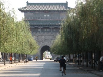 Фейерверк сжег древнюю башню в Китае