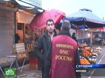 Сотрудник ФМС. Кадр телеканала НТВ, архив