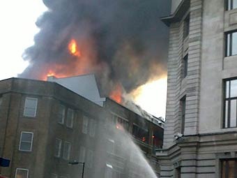 В центре Лондона загорелся ресторан