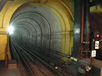 Старейший тоннель под Темзой открыли для пешеходов на два дня