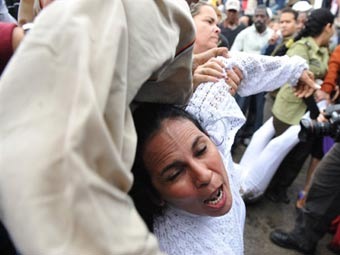 Кубинская полиция разогнала марш жен политзаключенных