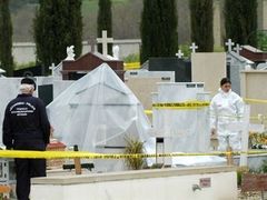 На Кипре из могил похищены останки двух архиепископов
