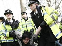 Антифашисты спровоцировали беспорядки в Великобритании