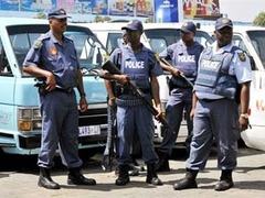 Южноафриканских полицейских приведут в форму к Чемпионату мира