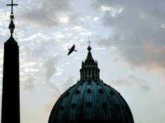 Ватикан отверг обвинения против Папы в сокрытии педофилии
