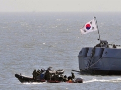 Пропали восемь участников поисковой операции на месте крушения корейского корвета