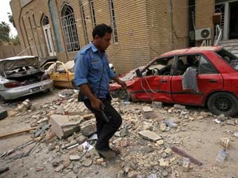 На месте одного из взрывов в Багдаде 5 апреля 2010 года. Фото (c)AFP На месте одного из взрывов в Багдаде 5 апреля 2010 года. Фото (c)AFP