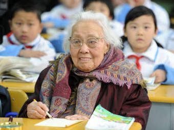 Китаянка пошла в школу в 102 года