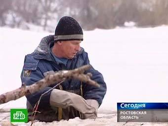 Спасатель во время поисковой операции в Ростовской области. Кадр телеканала НТВ